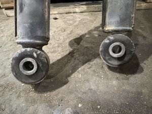 Стойки MITSUBISHI OUTLANDER OEM 4060A173 	4060A174   4162A069 CW6W 2007